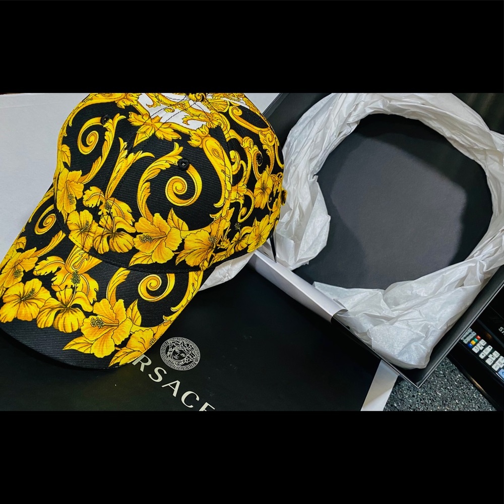 Versace Unisex Barocco Hibiscus Print Hat
